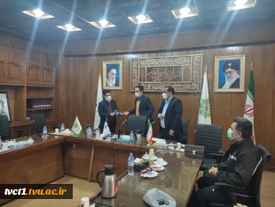 به مناسبت هفته پژوهش برگزار شد:
 جلسه ای با حضور ریاست دانشکده با اعضای هیأت علمی 6