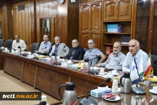 نشست صمیمی رئیس دانشکده با جمعی از بازنشستگان محترم و حضور پرمهر جناب آقای مهندس اعرابی موسس و بنیانگذار دانشکده فنی انقلاب اسلامی 7