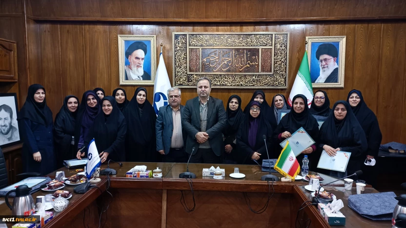 دکتر کامران رحیمی در مراسم تکریم از بانوان شاغل در دانشکده فنی انقلاب اسلامی: 

دختر نبی مکرم اسلام(ص) در تمامی ابعاد شخصیتی الگویی فاخر و ارزشمند و اسوه ای نیکو برای زنان مسلمان جهان است