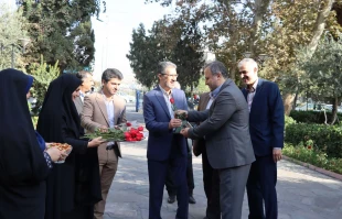 در آستانه آغاز سال تحصیلی جدید و همزمان با فرارسیدن هفته دفاع مقدس صورت پذیرفت؛

بازدید معاون آموزشی دانشگاه ملی مهارت از کارگاه‌های آموزشی دانشکده فنی انقلاب اسلامی و برگزاری مراسم گرامیداشت هفته دفاع مقدس و آیین گلاب شویی در جوار مقبره مطهر شهدای گمنا