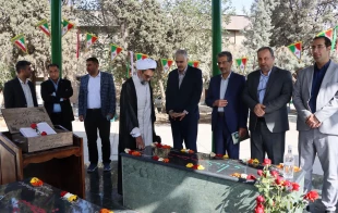 در آستانه آغاز سال تحصیلی جدید و همزمان با فرارسیدن هفته دفاع مقدس صورت پذیرفت؛

بازدید معاون آموزشی دانشگاه ملی مهارت از کارگاه‌های آموزشی دانشکده فنی انقلاب اسلامی و برگزاری مراسم گرامیداشت هفته دفاع مقدس و آیین گلاب شویی در جوار مقبره مطهر شهدای گمنا
