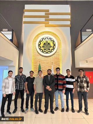 بازدید دانشجویان برتر دانشکده فنی انقلاب اسلامی از دانشگاه صنعتی شریف