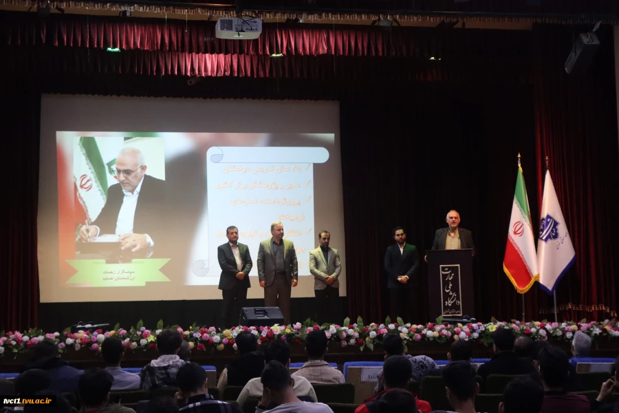 به منظور آشنایی دانشجویان نوورود با ساختار آموزشی، ظرفیت‌های علمی، برنامه‌های مهارتی و مسیرهای آینده شغلی؛

 سمینار توجیهی دانشجویان نوورود رشته عمران، در دانشکده فنی انقلاب اسلامی تهران برگزار شد. 5