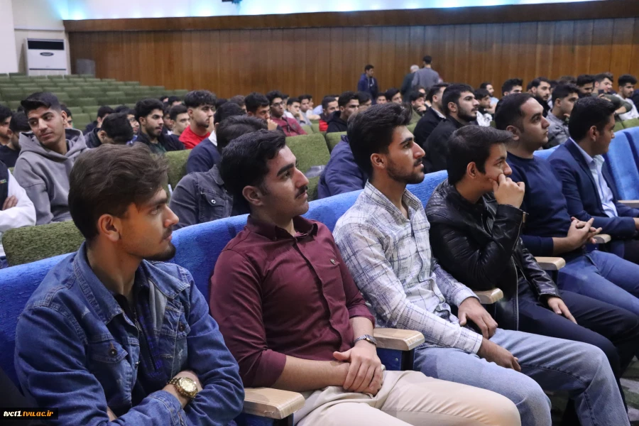 به منظور آشنایی دانشجویان نوورود با ساختار آموزشی، ظرفیت‌های علمی، برنامه‌های مهارتی و مسیرهای آینده شغلی؛

 سمینار توجیهی دانشجویان نوورود رشته عمران، در دانشکده فنی انقلاب اسلامی تهران برگزار شد. 7