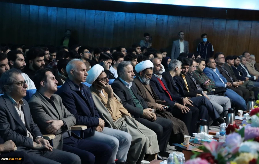 همزمان با فرارسیدن شانزدهم آذرماه؛
آئین گرامیداشت روز دانشجو با حضور معاون اداری، مالی و مدیریت منابع و مسئول نهاد نمایندگی مقام معظم رهبری(مدظله العالی) در دانشگاه ملی مهارت در دانشکده فنی انقلاب اسلامی تهران برگزار شد. 2