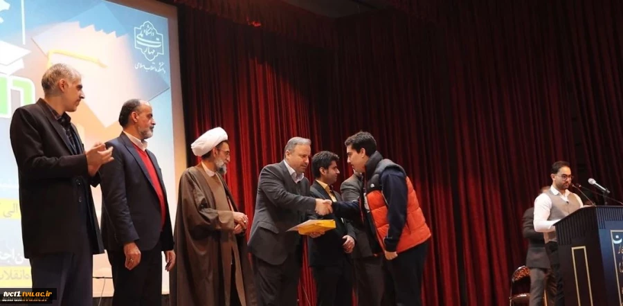 همزمان با فرارسیدن شانزدهم آذرماه؛
آئین گرامیداشت روز دانشجو با حضور معاون اداری، مالی و مدیریت منابع و مسئول نهاد نمایندگی مقام معظم رهبری(مدظله العالی) در دانشگاه ملی مهارت در دانشکده فنی انقلاب اسلامی تهران برگزار شد. 5