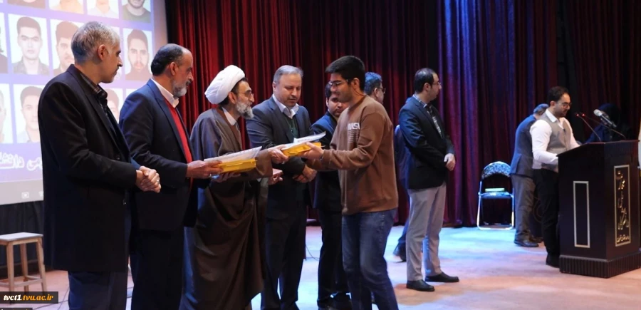 همزمان با فرارسیدن شانزدهم آذرماه؛
آئین گرامیداشت روز دانشجو با حضور معاون اداری، مالی و مدیریت منابع و مسئول نهاد نمایندگی مقام معظم رهبری(مدظله العالی) در دانشگاه ملی مهارت در دانشکده فنی انقلاب اسلامی تهران برگزار شد. 6