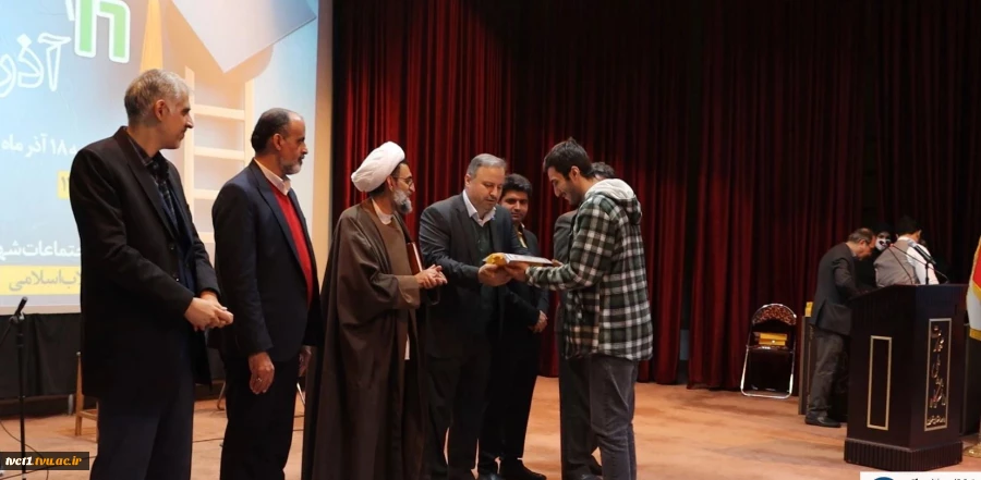 همزمان با فرارسیدن شانزدهم آذرماه؛
آئین گرامیداشت روز دانشجو با حضور معاون اداری، مالی و مدیریت منابع و مسئول نهاد نمایندگی مقام معظم رهبری(مدظله العالی) در دانشگاه ملی مهارت در دانشکده فنی انقلاب اسلامی تهران برگزار شد. 7