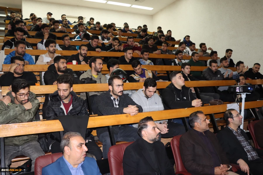 به مناسبت فرارسیدن هفته پژوهش؛

سمینار آموزشی و پژوهشی گروه مهندسی آسانسور با عنوان بررسی قابلیت های آسانسورهای نوین هیدرولیک در قیاس با آسانسورهای کششی برگزار شد 3