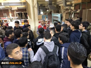 بازدید دانش آموزان دبیرستان شهید نورایی منطقه 9 از دانشکده فنی انقلاب اسلامی 2