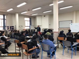 بازدید دانش آموزان دبیرستان شهید نورایی منطقه 9 از دانشکده فنی انقلاب اسلامی 4