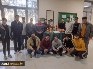 در آخرین شب پاییز؛

مراسم شب یلدا در خوابگاه دانشجویی دانشکده انقلاب اسلامی تهران برگزار شد 2