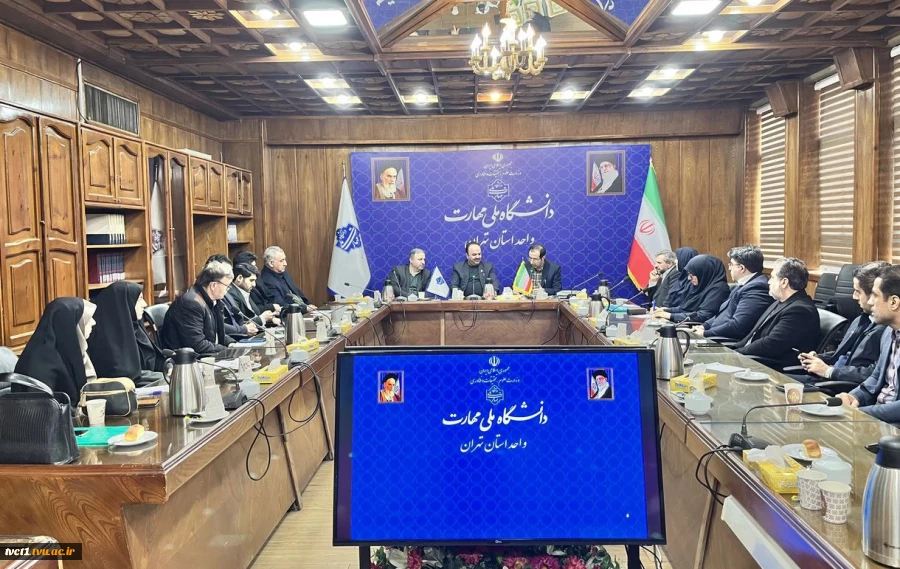 با حضور دکتر مهرداد احمدی معاون پژوهش و فناوری دانشگاه ملی مهارت؛ 

مراسم گرامی‌داشت هفته پژوهش و فناوری و تجلیل از پژوهشگران، فناوران و نوآوران دانشگاه ملی مهارت استان تهران برگزار شد 2