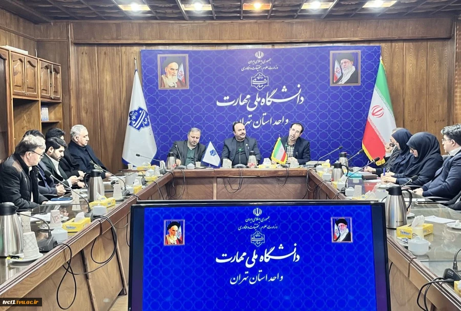 با حضور دکتر مهرداد احمدی معاون پژوهش و فناوری دانشگاه ملی مهارت؛ 

مراسم گرامی‌داشت هفته پژوهش و فناوری و تجلیل از پژوهشگران، فناوران و نوآوران دانشگاه ملی مهارت استان تهران برگزار شد 2