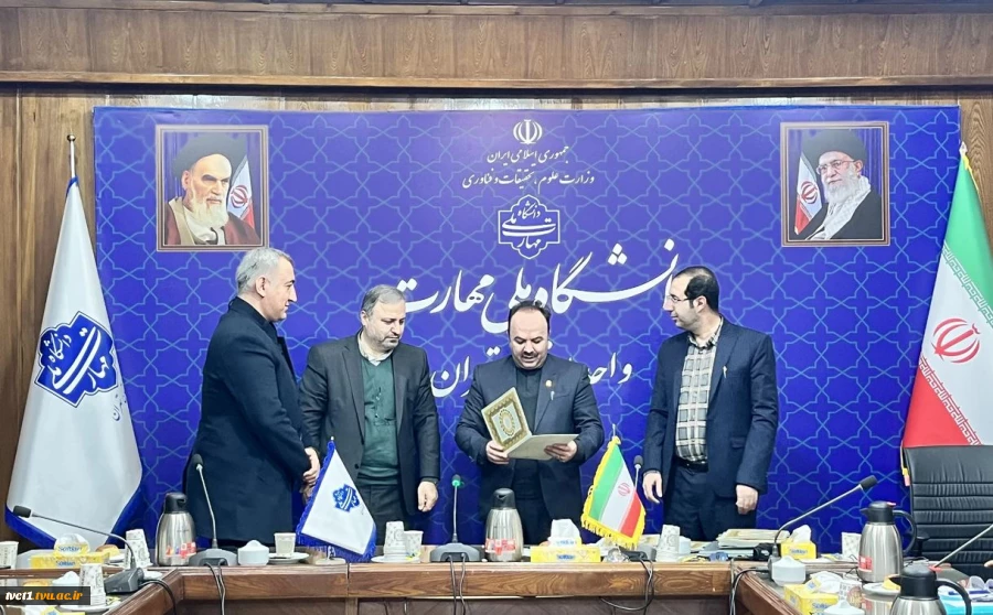 با حضور دکتر مهرداد احمدی معاون پژوهش و فناوری دانشگاه ملی مهارت؛ 

مراسم گرامی‌داشت هفته پژوهش و فناوری و تجلیل از پژوهشگران، فناوران و نوآوران دانشگاه ملی مهارت استان تهران برگزار شد 2