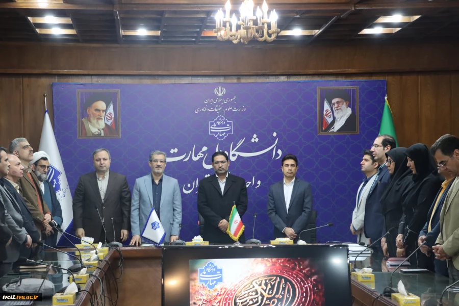با حضور معاون آموزشی، معاون فرهنگی و دانشجویی و مسئول نهاد مقام معظم رهبری(مدظله) در دانشگاه ملی مهارت کشور؛
 مراسم تکریم و معارفه سرپرست دانشگاه ملی مهارت واحد استانی تهران و دانشکده فنی انقلاب اسلامی برگزار شد 4