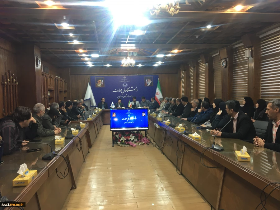 در نشست شورای اداری؛

 سرپرست دانشگاه ملی مهارت واحد استانی تهران با کارکنان دانشکده انقلاب اسلامی دیدار و گفتگو کرد 2