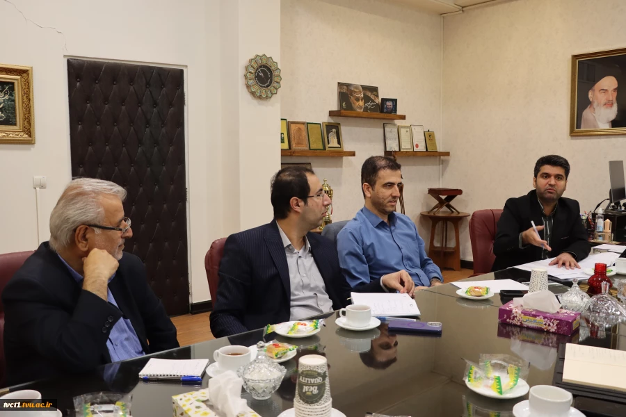 جلسه بررسی و تعیین تکلیف آمایش رشته های دانشکده فنی انقلاب اسلامی  3