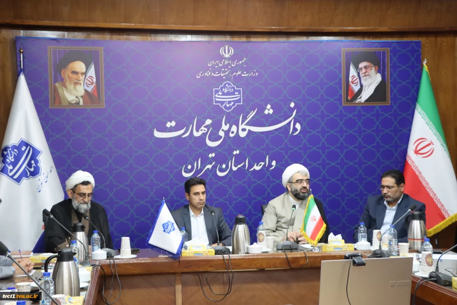 برگزاری مراسم بزرگداشت مقام شامخ معلم و نشست هم اندیشی دانشگاه پساجنگ و بعثت مردم ایران در دانشکده ملی مهارت انقلاب اسلامی  5