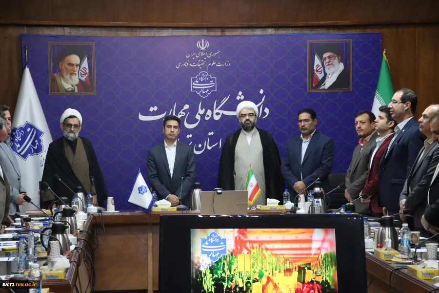برگزاری مراسم بزرگداشت مقام شامخ معلم و نشست هم اندیشی دانشگاه پساجنگ و بعثت مردم ایران در دانشکده ملی مهارت انقلاب اسلامی  12