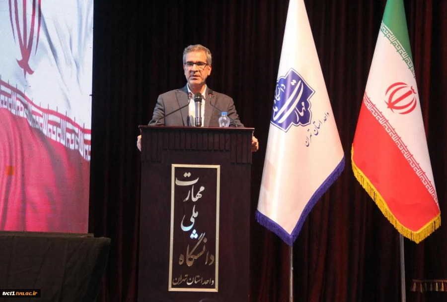 رئیس دانشگاه ملی مهارت در جشنواره سرآمدی آموزش استان تهران:

دانشگاه ملی مهارت می تواند معمار دانشگاه‌های مهارتی کشور باشد و اصولی مثل تعیین استاندارد، تربیت مربی و تضمین کیفیت را راهبری نماید/ استاد سرآمد کسی است که دانش را به مهارت تبدیل کند. 3