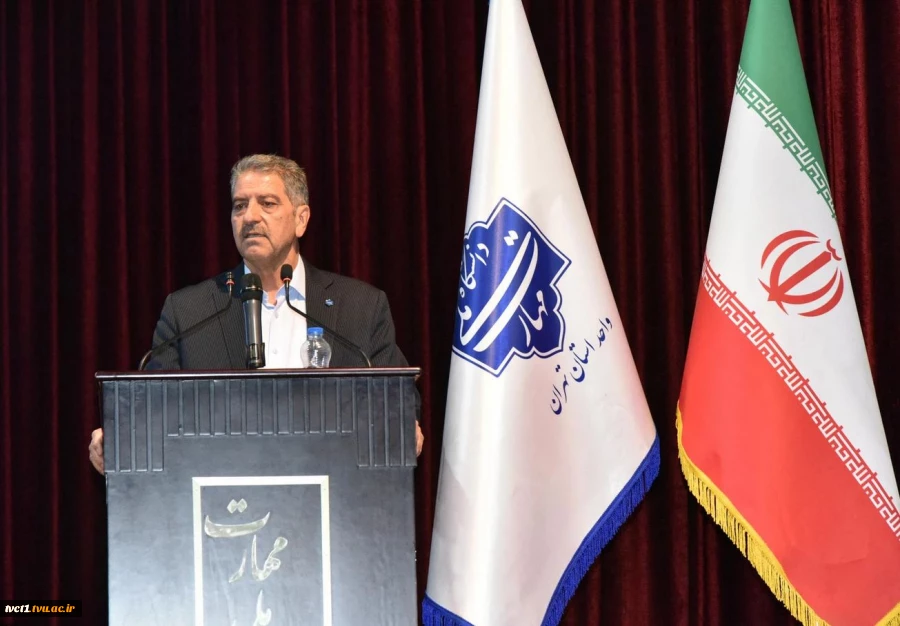 رئیس دانشگاه ملی مهارت در جشنواره سرآمدی آموزش استان تهران:

دانشگاه ملی مهارت می تواند معمار دانشگاه‌های مهارتی کشور باشد و اصولی مثل تعیین استاندارد، تربیت مربی و تضمین کیفیت را راهبری نماید/ استاد سرآمد کسی است که دانش را به مهارت تبدیل کند. 4