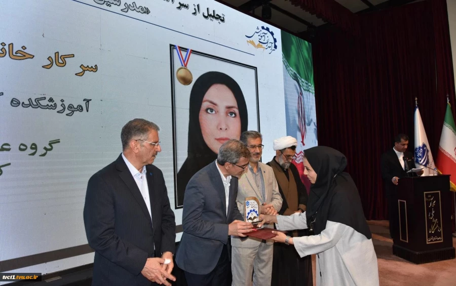 رئیس دانشگاه ملی مهارت در جشنواره سرآمدی آموزش استان تهران:

دانشگاه ملی مهارت می تواند معمار دانشگاه‌های مهارتی کشور باشد و اصولی مثل تعیین استاندارد، تربیت مربی و تضمین کیفیت را راهبری نماید/ استاد سرآمد کسی است که دانش را به مهارت تبدیل کند. 14