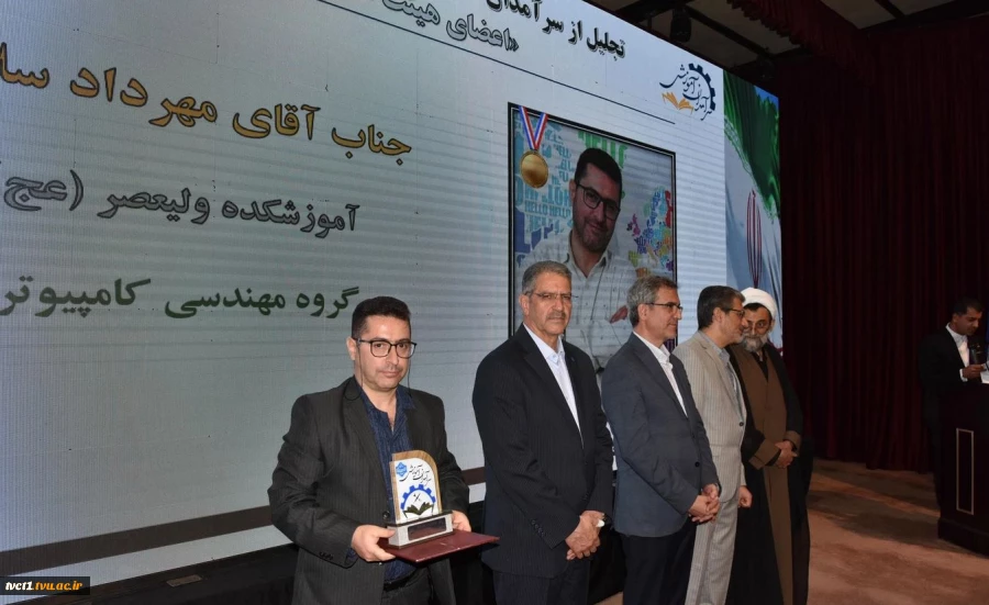 رئیس دانشگاه ملی مهارت در جشنواره سرآمدی آموزش استان تهران:

دانشگاه ملی مهارت می تواند معمار دانشگاه‌های مهارتی کشور باشد و اصولی مثل تعیین استاندارد، تربیت مربی و تضمین کیفیت را راهبری نماید/ استاد سرآمد کسی است که دانش را به مهارت تبدیل کند. 18