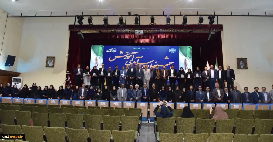 رئیس دانشگاه ملی مهارت در جشنواره سرآمدی آموزش استان تهران:

دانشگاه ملی مهارت می تواند معمار دانشگاه‌های مهارتی کشور باشد و اصولی مثل تعیین استاندارد، تربیت مربی و تضمین کیفیت را راهبری نماید/ استاد سرآمد کسی است که دانش را به مهارت تبدیل کند. 14