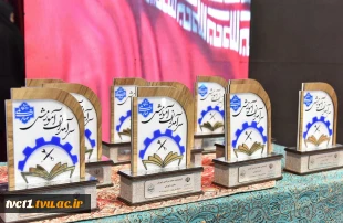 رئیس دانشگاه ملی مهارت در جشنواره سرآمدی آموزش استان تهران:

دانشگاه ملی مهارت می تواند معمار دانشگاه‌های مهارتی کشور باشد و اصولی مثل تعیین استاندارد، تربیت مربی و تضمین کیفیت را راهبری نماید/ استاد سرآمد کسی است که دانش را به مهارت تبدیل کند. 14