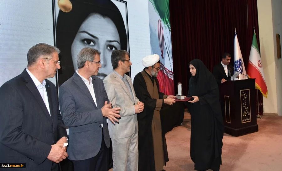 رئیس دانشگاه ملی مهارت در جشنواره سرآمدی آموزش استان تهران:

دانشگاه ملی مهارت می تواند معمار دانشگاه‌های مهارتی کشور باشد و اصولی مثل تعیین استاندارد، تربیت مربی و تضمین کیفیت را راهبری نماید/ استاد سرآمد کسی است که دانش را به مهارت تبدیل کند. 14