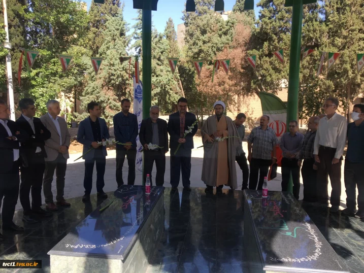 برگزاری مراسم گرامیداشت سالروز حماسه سوم خردادماه، فتح الفتوح آزادسازی خرمشهر و آیین گلاب شویی در جوار مقبره مطهر شهدای گمنام دانشکده فنی انقلاب اسلامی