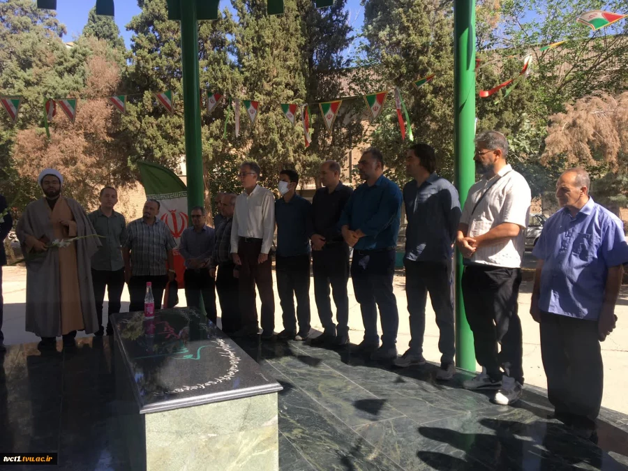 برگزاری مراسم گرامیداشت سالروز حماسه سوم خردادماه، فتح الفتوح آزادسازی خرمشهر و آیین گلاب شویی در جوار مقبره مطهر شهدای گمنام دانشکده فنی انقلاب اسلامی 5