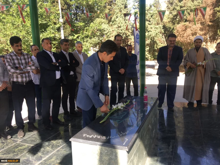 برگزاری مراسم گرامیداشت سالروز حماسه سوم خردادماه، فتح الفتوح آزادسازی خرمشهر و آیین گلاب شویی در جوار مقبره مطهر شهدای گمنام دانشکده فنی انقلاب اسلامی 6