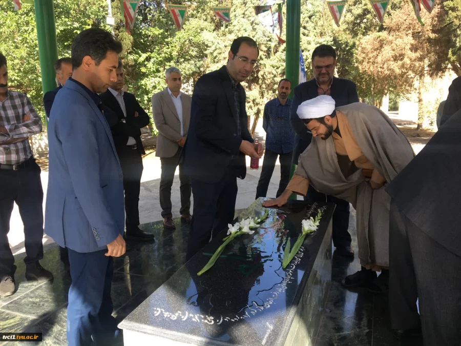 برگزاری مراسم گرامیداشت سالروز حماسه سوم خردادماه، فتح الفتوح آزادسازی خرمشهر و آیین گلاب شویی در جوار مقبره مطهر شهدای گمنام دانشکده فنی انقلاب اسلامی 7