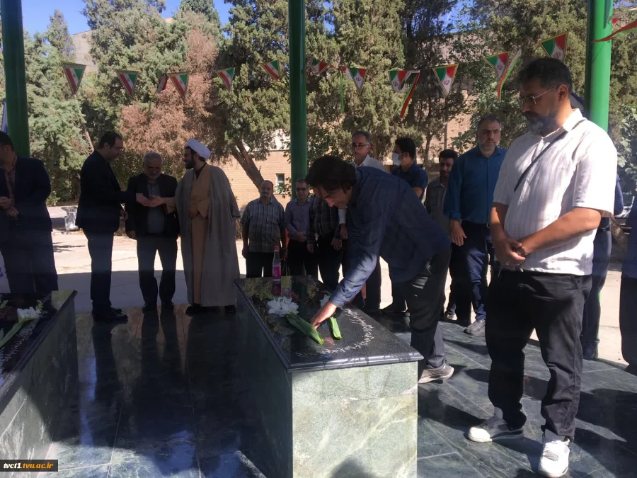 برگزاری مراسم گرامیداشت سالروز حماسه سوم خردادماه، فتح الفتوح آزادسازی خرمشهر و آیین گلاب شویی در جوار مقبره مطهر شهدای گمنام دانشکده فنی انقلاب اسلامی 8