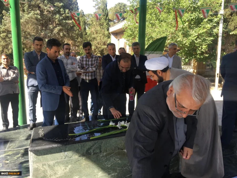 برگزاری مراسم گرامیداشت سالروز حماسه سوم خردادماه، فتح الفتوح آزادسازی خرمشهر و آیین گلاب شویی در جوار مقبره مطهر شهدای گمنام دانشکده فنی انقلاب اسلامی 9