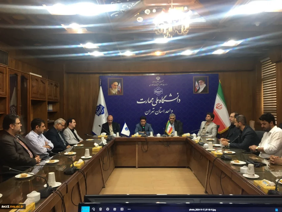 با حضور دکتر سیدجلال هاشمی، سرپرست دانشگاه ملی مهارت واحد استانی تهران؛

آیین تکریم و معارفه معاون آموزشی دانشکده شماره یک پسران تهران(انقلاب اسلامی) برگزار شد 2