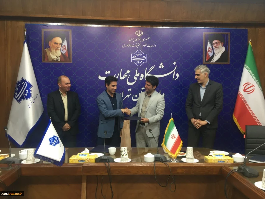 با حضور دکتر سیدجلال هاشمی، سرپرست دانشگاه ملی مهارت واحد استانی تهران؛

آیین تکریم و معارفه معاون آموزشی دانشکده شماره یک پسران تهران(انقلاب اسلامی) برگزار شد 3
