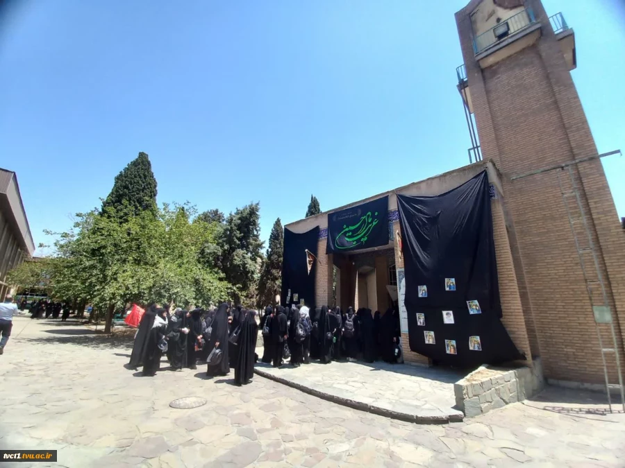 همزمان با برگزاری مراسم وداع و تشییع آقای شهید شهید ایران؛

استقبال هیئت رئیسه دانشگاه ملی مهارت از کاروان زیارتی استان زنجان در دانشکده انقلاب اسلامی تهران 17