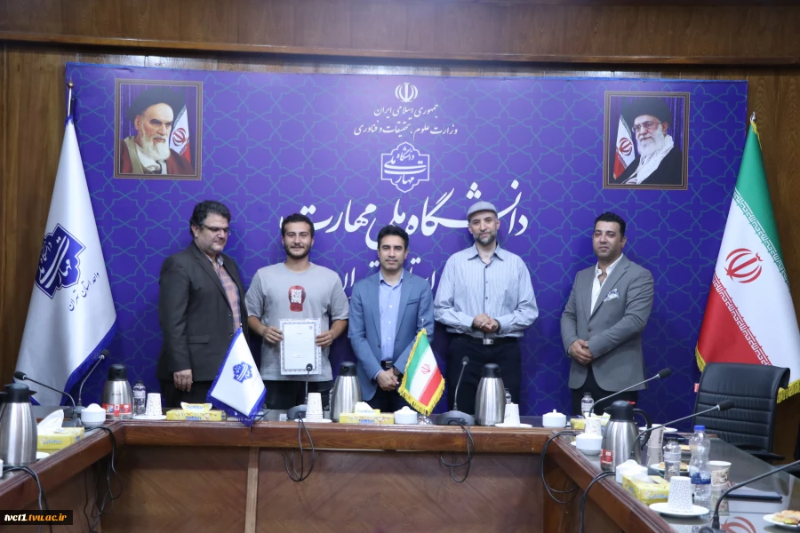 تقدیر از دانشجویان رشته مهندسی معماری دانشکده انقلاب اسلامی به منظور مشارکت در طرح بازسازی مدارس مناطق آسیب‌دیده در دوران جنگ رمضان 21