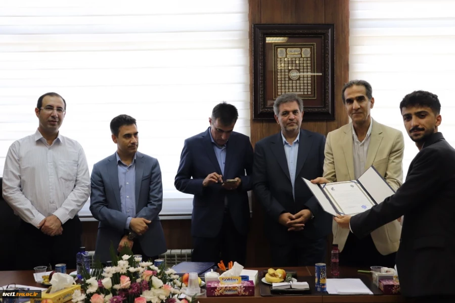 از عیب‌یابی هوشمند تا آسانسور پنوماتیک؛

 دفاع ۶ پروژه دانشجویی دانشکده فنی انقلاب اسلامی تهران در سندیکای آسانسور و پلکان برقی ایران 4