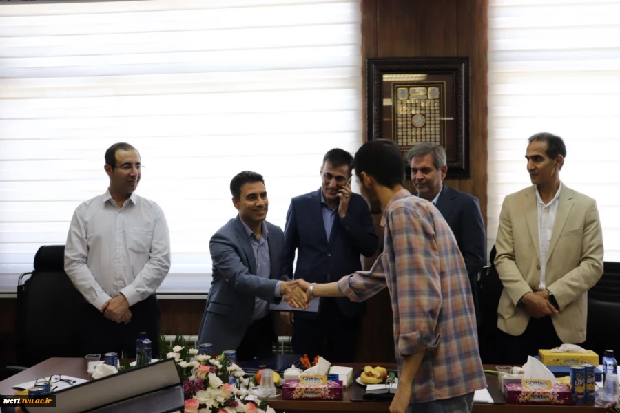 از عیب‌یابی هوشمند تا آسانسور پنوماتیک؛

 دفاع ۶ پروژه دانشجویی دانشکده فنی انقلاب اسلامی تهران در سندیکای آسانسور و پلکان برقی ایران 4