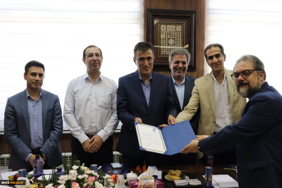 از عیب‌یابی هوشمند تا آسانسور پنوماتیک؛

 دفاع ۶ پروژه دانشجویی دانشکده فنی انقلاب اسلامی تهران در سندیکای آسانسور و پلکان برقی ایران 4