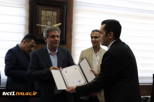 از عیب‌یابی هوشمند تا آسانسور پنوماتیک؛

 دفاع ۶ پروژه دانشجویی دانشکده فنی انقلاب اسلامی تهران در سندیکای آسانسور و پلکان برقی ایران 7