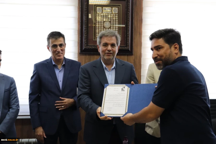 از عیب‌یابی هوشمند تا آسانسور پنوماتیک؛

 دفاع ۶ پروژه دانشجویی دانشکده فنی انقلاب اسلامی تهران در سندیکای آسانسور و پلکان برقی ایران 8