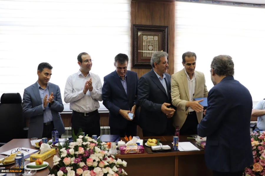 از عیب‌یابی هوشمند تا آسانسور پنوماتیک؛

 دفاع ۶ پروژه دانشجویی دانشکده فنی انقلاب اسلامی تهران در سندیکای آسانسور و پلکان برقی ایران 10