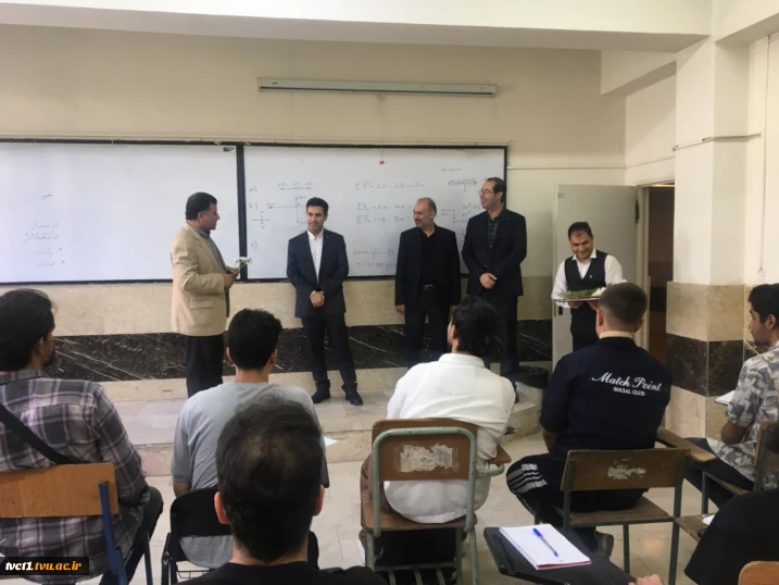 در آستانه آغاز سال تحصیلی جدید و همزمان با فرارسیدن هفته دفاع مقدس صورت پذیرفت؛

بازدید سرپرست دانشگاه ملی مهارت واحد استانی تهران از کارگاه‌های آموزشی دانشکده فنی انقلاب اسلامی 