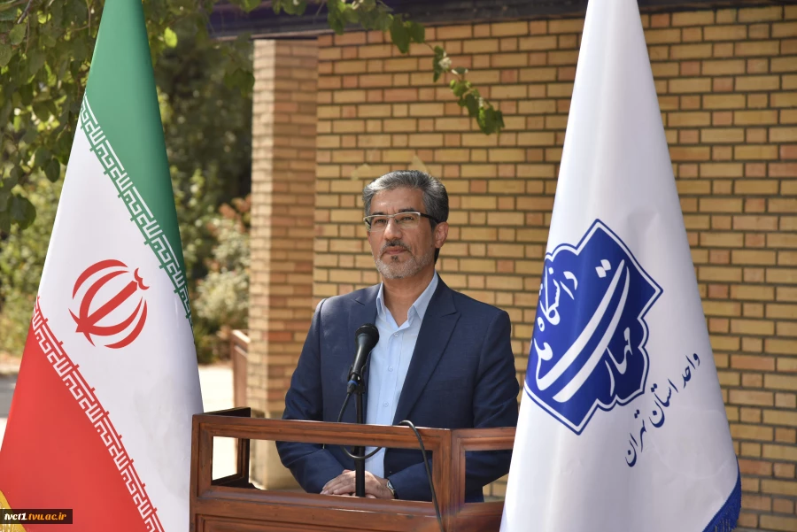 با حضور سرپرست دانشگاه ملی مهارت صورت گرفت؛

آیین اهتزاز پرچم جمهوری اسلامی ایران و طنین سرود ملی در آغاز سال تحصیلی جدید در دانشکده ملی مهارت انقلاب اسلامی تهران 2