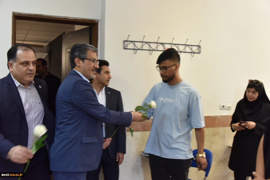 با حضور سرپرست دانشگاه ملی مهارت صورت گرفت؛

آیین اهتزاز پرچم جمهوری اسلامی ایران و طنین سرود ملی در آغاز سال تحصیلی جدید در دانشکده ملی مهارت انقلاب اسلامی تهران 9